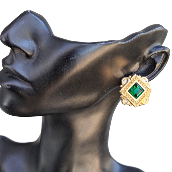 Vintage Swarovski Gold Tone Green Emerald Cut Clip On Earrings - Picture 2 of 5